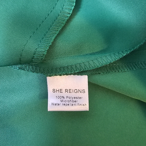 NWT She Reigns Womens Rain Coat Sz S Green Water Repellant Hi Low USA - Picture 15 of 16
